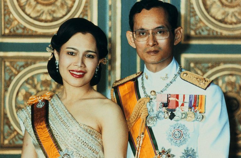 Cuộc đời Quốc vương Thái Lan qua ảnh