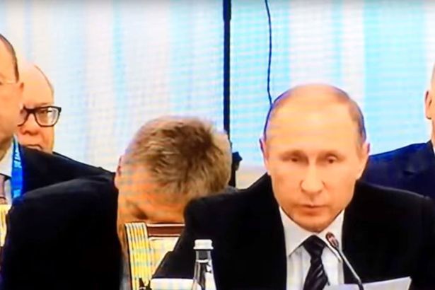 Người phát ngôn của Putin say giấc trong họp báo