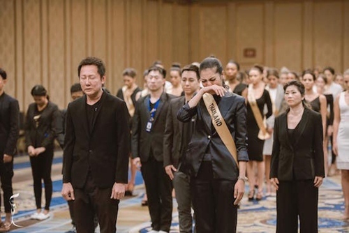 Nghi lễ được tổ chức với sự góp mặt của các Hoa hậu nước khác