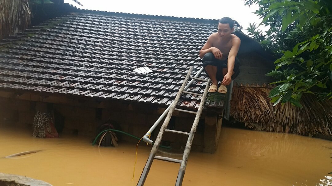 Hà Tĩnh: Cả làng đánh kẻng chạy lũ suốt đêm