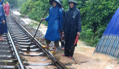 Hủy, cắt ngắn lịch chạy tàu do lũ lụt miền Trung