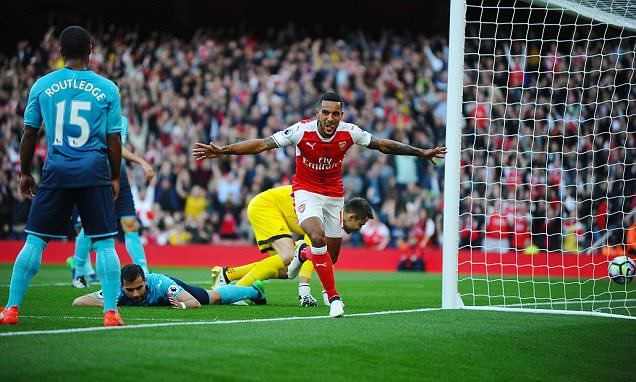 Hạ Swansea, Arsenal phả hơi nóng vào gáy Man City