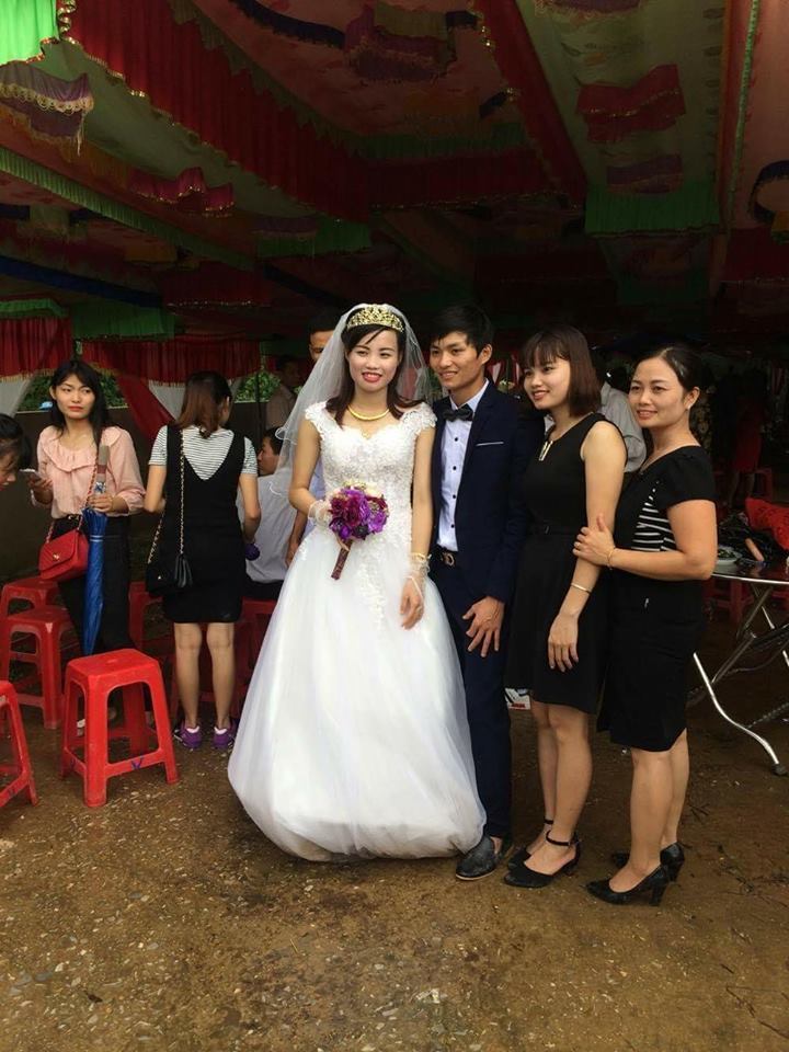 Đám cưới trong mưa lũ