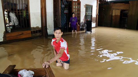 Thủy điện xả lũ 'đúng quy trình' dìm dân trong đêm