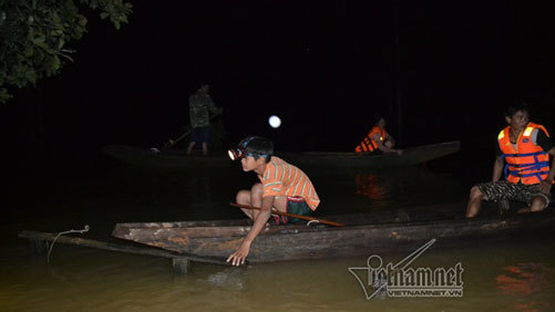 Trắng đêm ở Tân Hóa