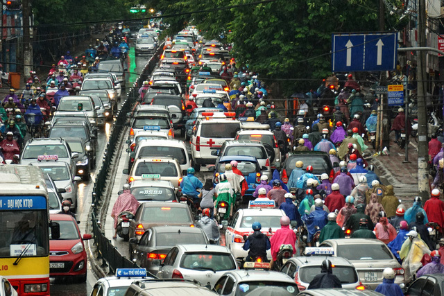 Lệ phí đăng ký, cấp biển ô tô con cao nhất 20 triệu đồng