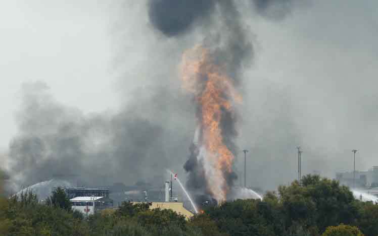 Cháy nổ dữ dội tại nhà máy hóa chất ở Đức