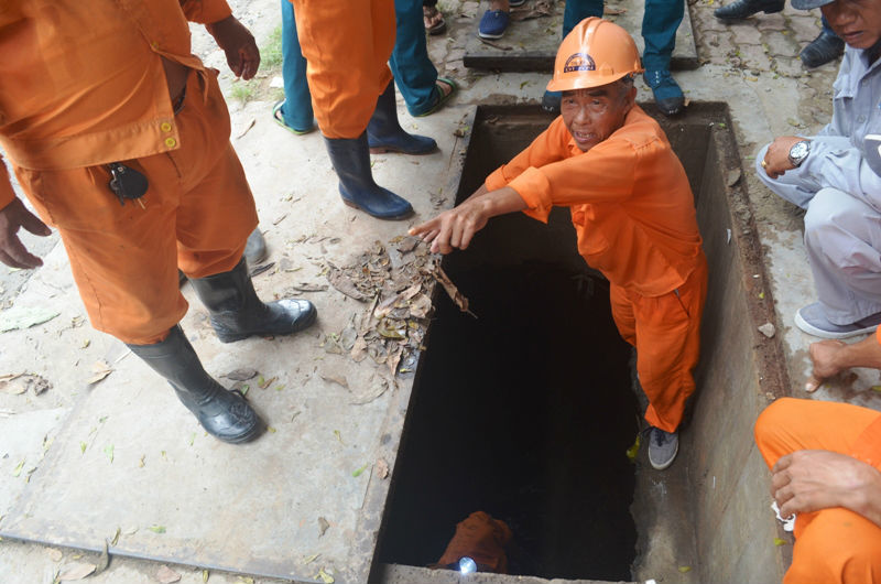 Tìm bé trai 8 tuổi bị nước cuốn tạm ngưng do mưa lớn