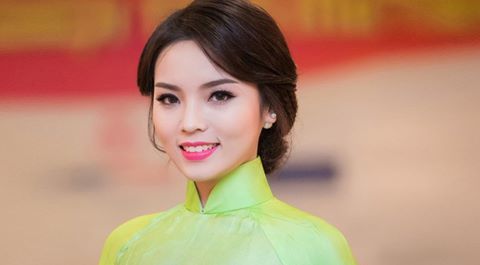 Kỳ Duyên một mình ‘hạ gục’ 8 chàng trai trên sóng truyền hình