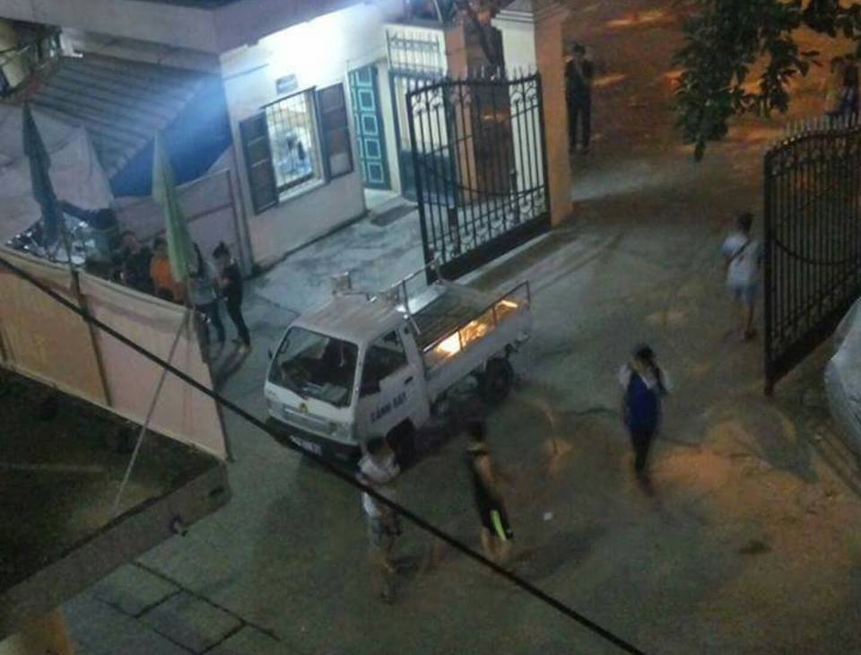 Bị đòi lại quà, nữ sinh chém bạn trai đi viện