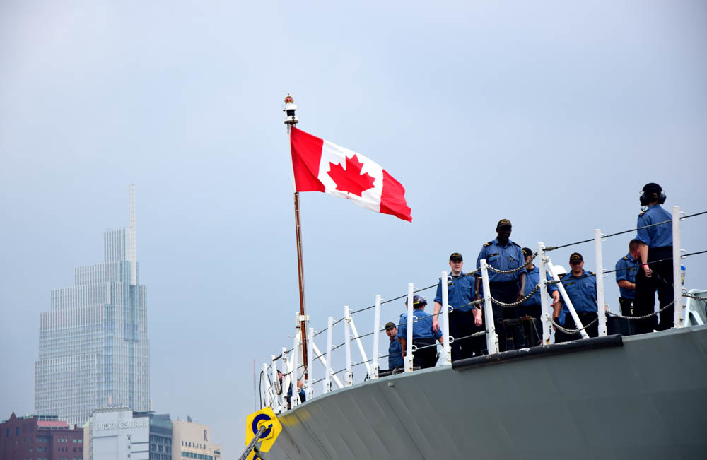 Tàu chiến Canada thăm TPHCM