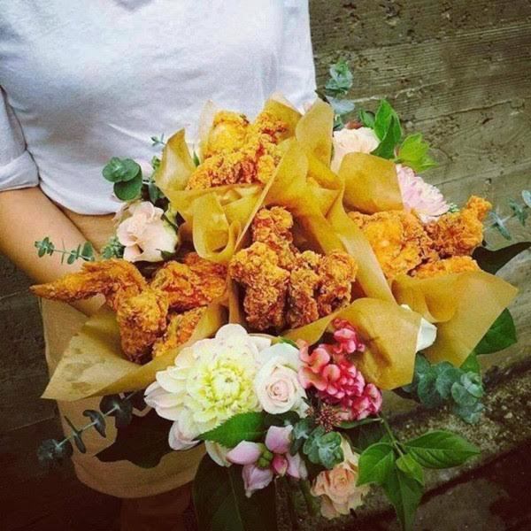 Quà tặng độc đáo ngày 20/10: 'Bó hoa' làm từ đồ ăn