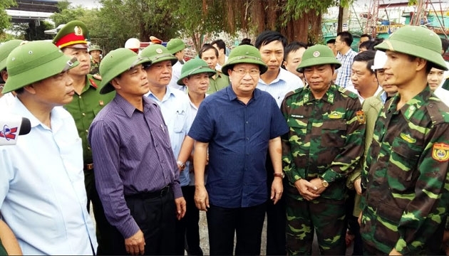 Phó Thủ tướng Trịnh Đình Dũng kiểm tra chống bão số 7