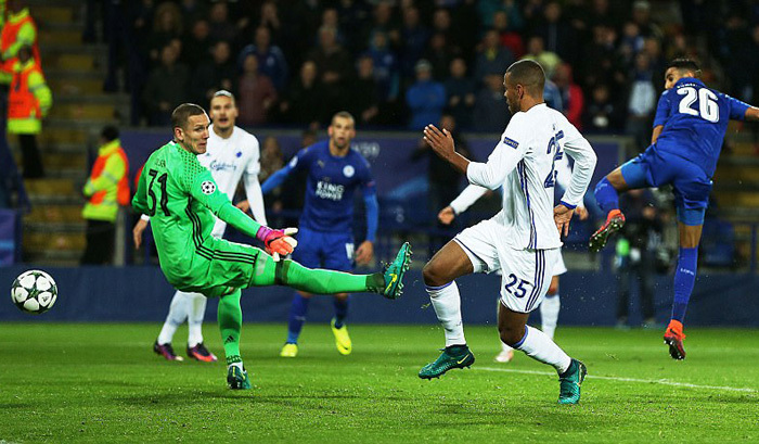 Mahrez lập công, Leicester tiếp tục bay cao ở Champions League