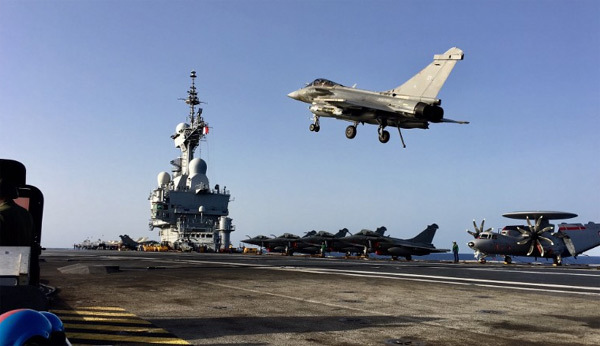 Uy lực khủng của tàu sân bay Pháp hủy diệt IS