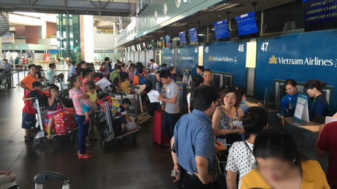 Nhân viên Vietnam Airlines bị hành khách đánh tại Nội Bài