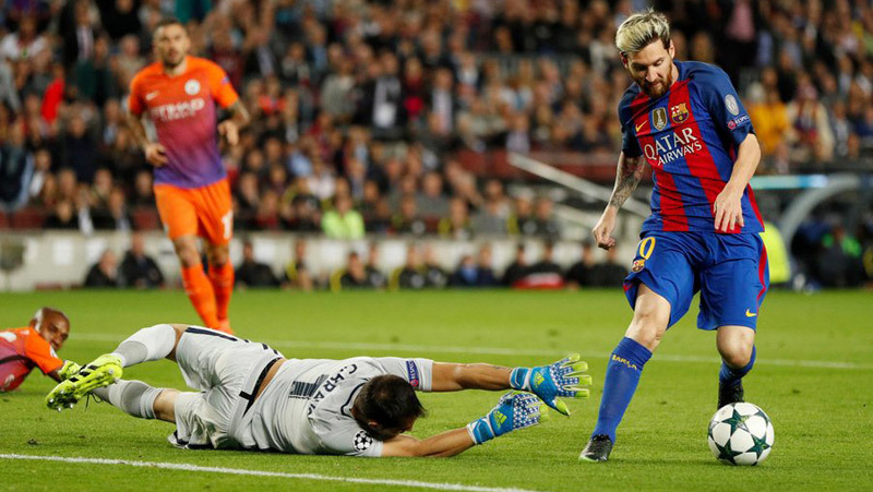 Messi lập hat-trick, Pep thua vỡ mặt ngày trở về