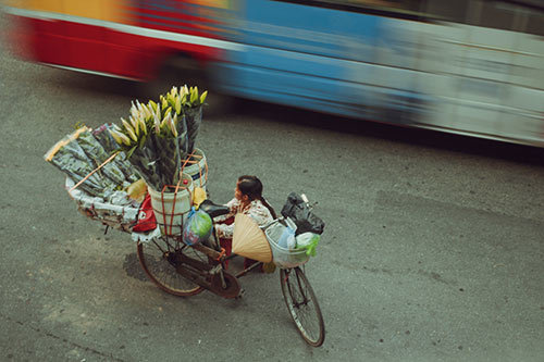 Ngày không hoa, không quà của phụ nữ bốc vác, bán hàng rong