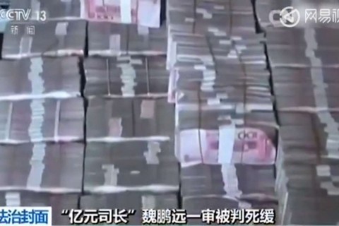Truyền hình TQ tiết lộ cảnh hàng tấn tiền được giấu trong nhà quan tham