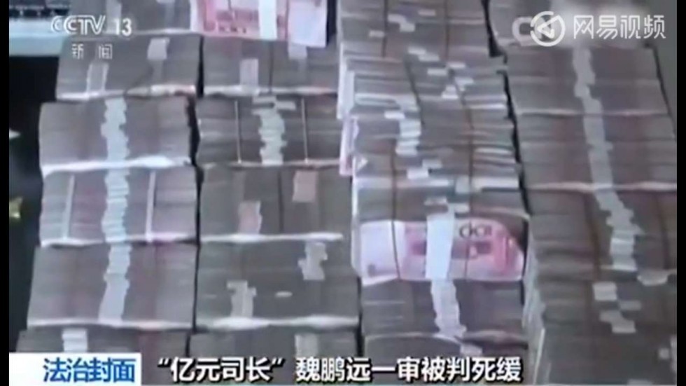 Truyền hình TQ tiết lộ cảnh hàng tấn tiền được giấu trong nhà quan tham