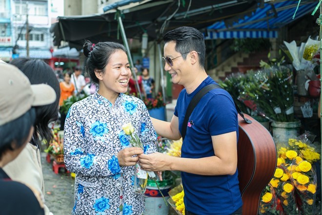 Hoàng Bách sẵn sàng đánh kẻ hành hung phụ nữ ở Nội Bài