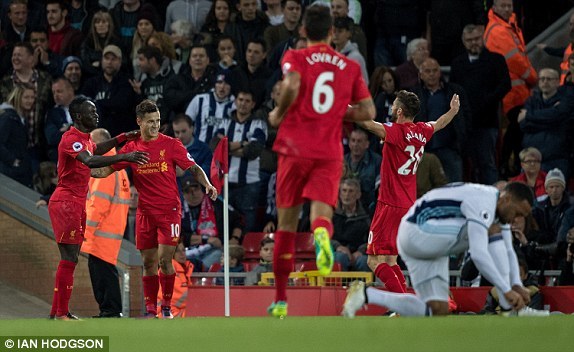 Hạ West Brom, Liverpool chia ngôi đầu với Arsenal