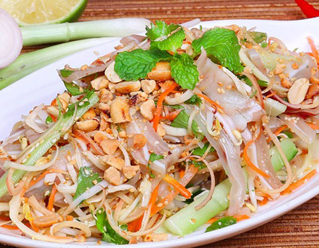 Cách làm nộm tai heo xoài xanh giòn ngon sần sật