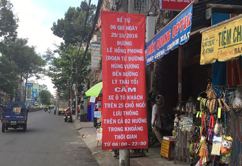 Cấm đường ở bến xe 'lậu' Thành Bưởi