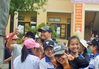 Khoảnh khắc sao Việt làm từ thiện gây xúc động mạnh