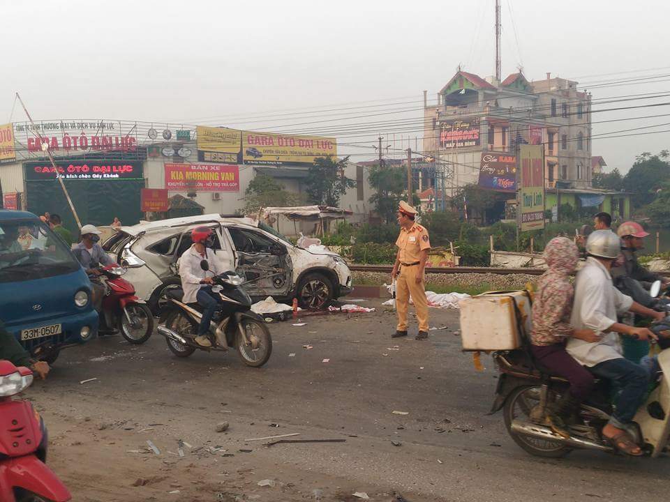 Thủ tướng: Điều tra làm rõ vụ tàu hỏa đâm nát ô tô