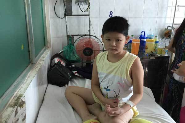 Ước mơ nhói lòng của cậu bé ung thư mồ côi cha