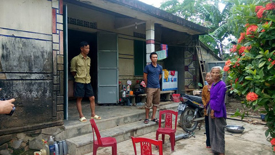 Cách chức ngay những cán bộ thu lại tiền hỗ trợ lũ lụt của dân