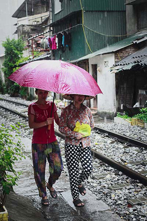 phố đường tàu, cuộc sống ở phố đường tàu, sinh hoạt bên phố đường tàu