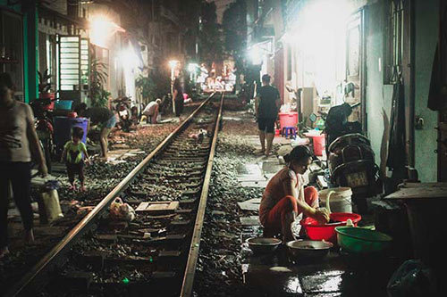 Cuộc sống ở con phố nguy hiểm nhất Thủ đô