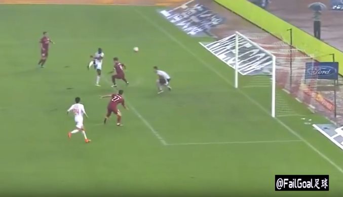 Video pha ghi bàn 
