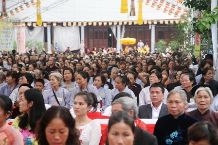 10.000 dự đại lễ cầu siêu nạn nhân tai nạn giao thông