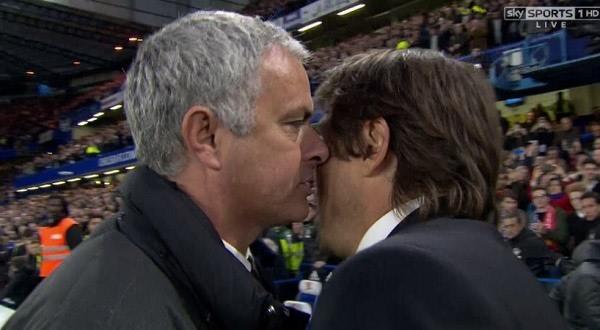 Ăn mừng thế, Conte bị Mourinho 