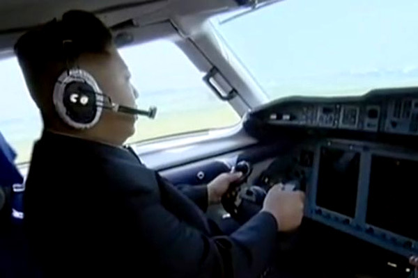 Kim Jong-un lái máy bay