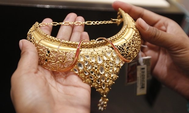 Đại gia kim cương tặng nhân viên 1.200 ô tô và 400 căn nhà