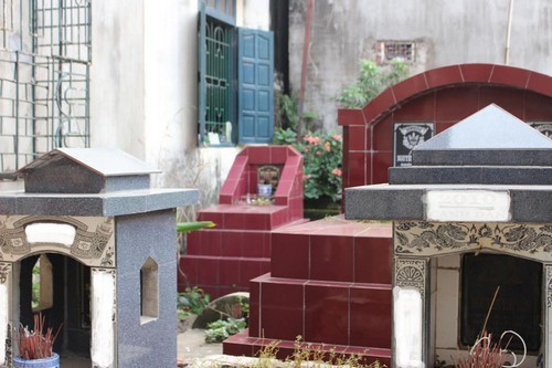 Hà Nội: Bao giờ hết cảnh “sống cùng nghĩa địa” tại các khu dân cư?