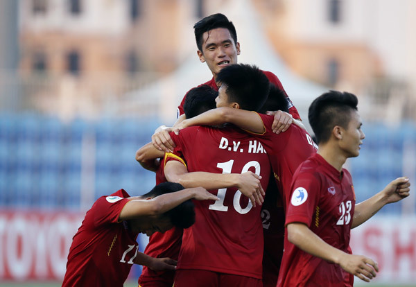 Cầu thủ U19 ồ ạt lên tuyển U22 Việt Nam chờ đấu Trung Quốc