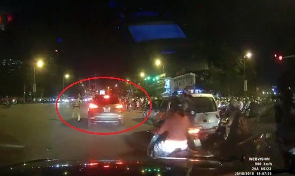 Lừa CSGT tài xế tăng ga bỏ chạy