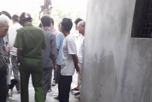 Hà Nội: Nam thanh niên ăn sáng xong rồi cắt cổ tự tử