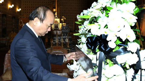 Thủ tướng viếng Nhà vua Thái Lan