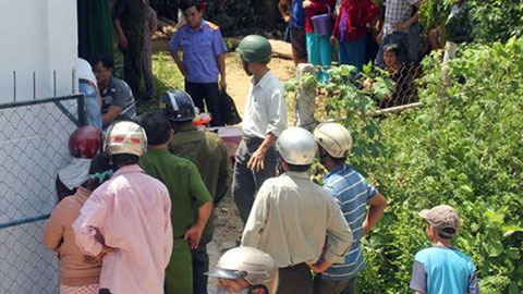 Anh giết em ruột rồi ôm dao ngủ cạnh hiện trường