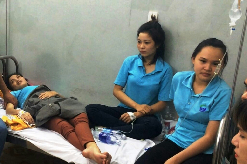 Hàng trăm công nhân ở Sài Gòn nhập viện sau bữa ăn trưa