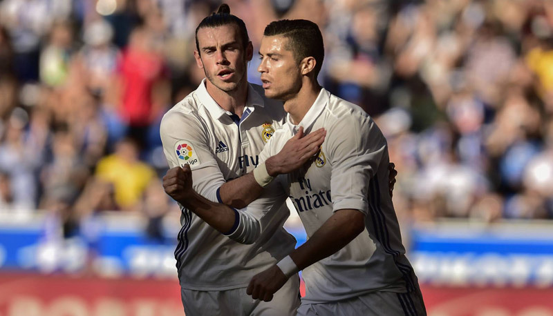 Ronaldo lập hat-trick, Real vững ngôi đầu