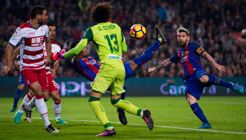 Messi vật vờ, Suarez vô duyên, Barca vẫn leo lên nhì bảng
