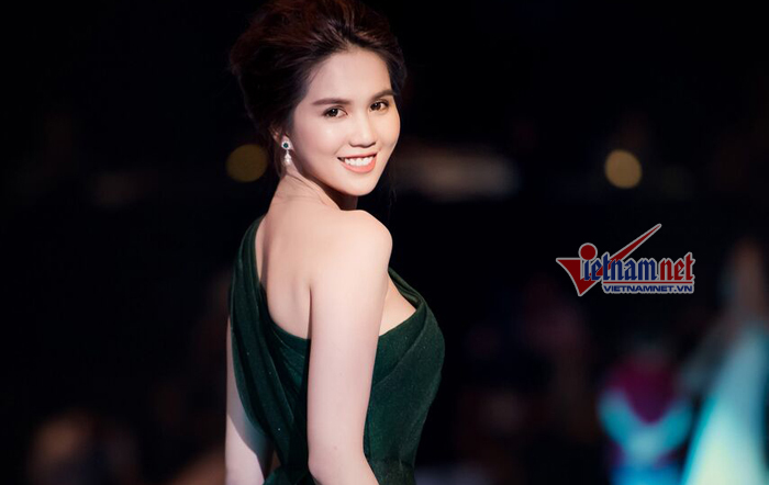 Ngọc Trinh vai mềm buông lơi đẹp mê hồn