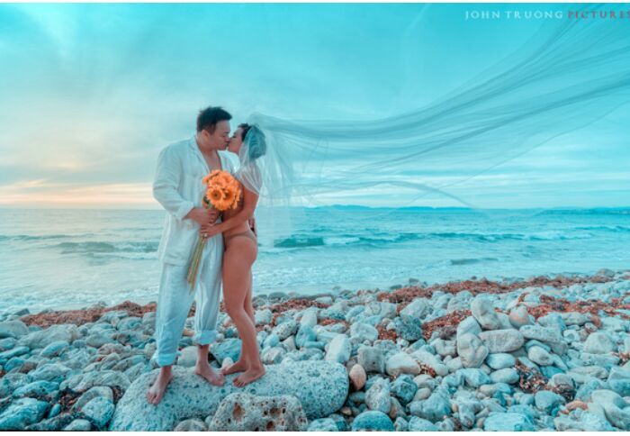 Ảnh cưới vô cùng nóng bỏng của bạn gái cũ Lý Hùng